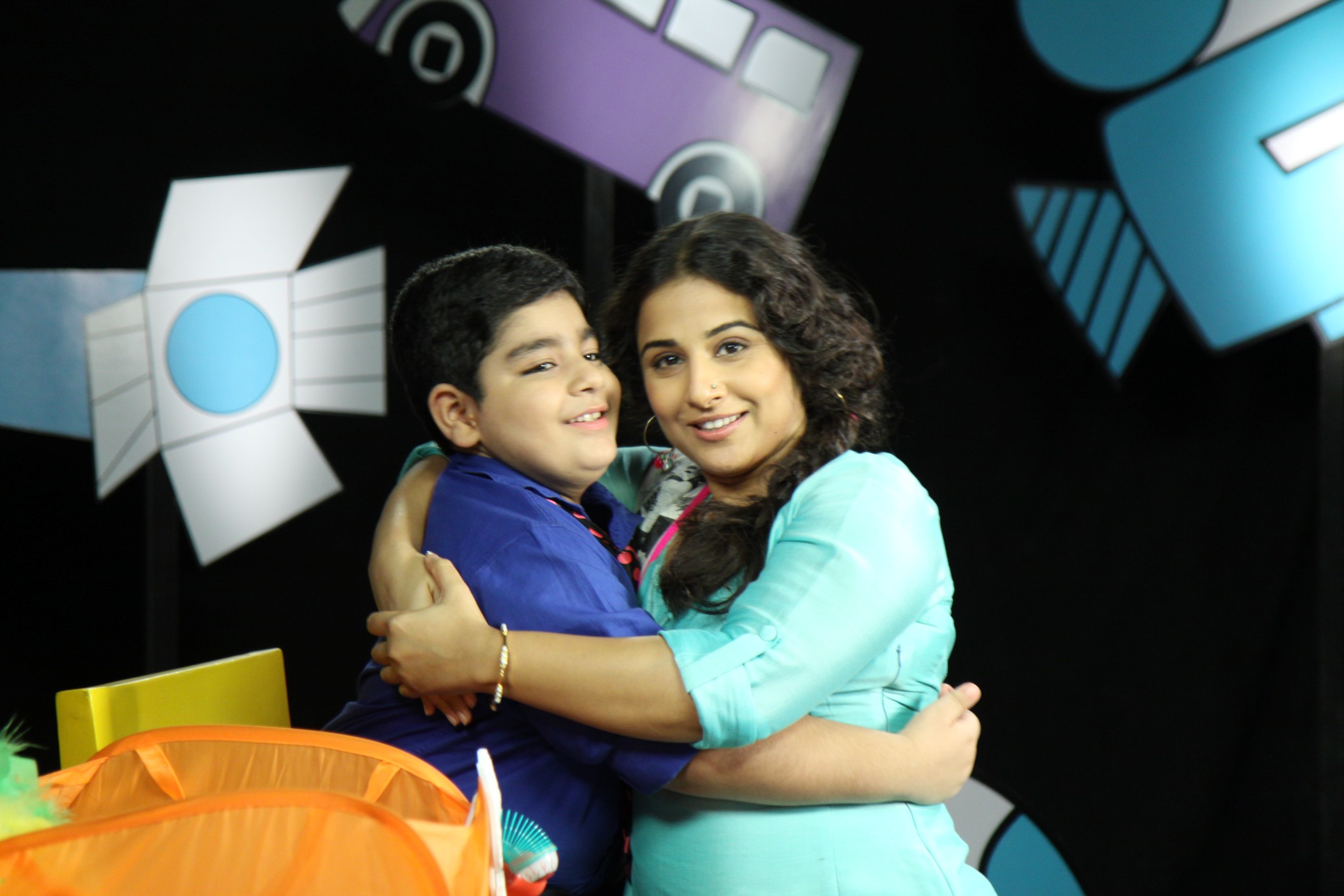 Vidya Balan Promoting Film Bobby Jasoos On Disney Show Captain Tiao