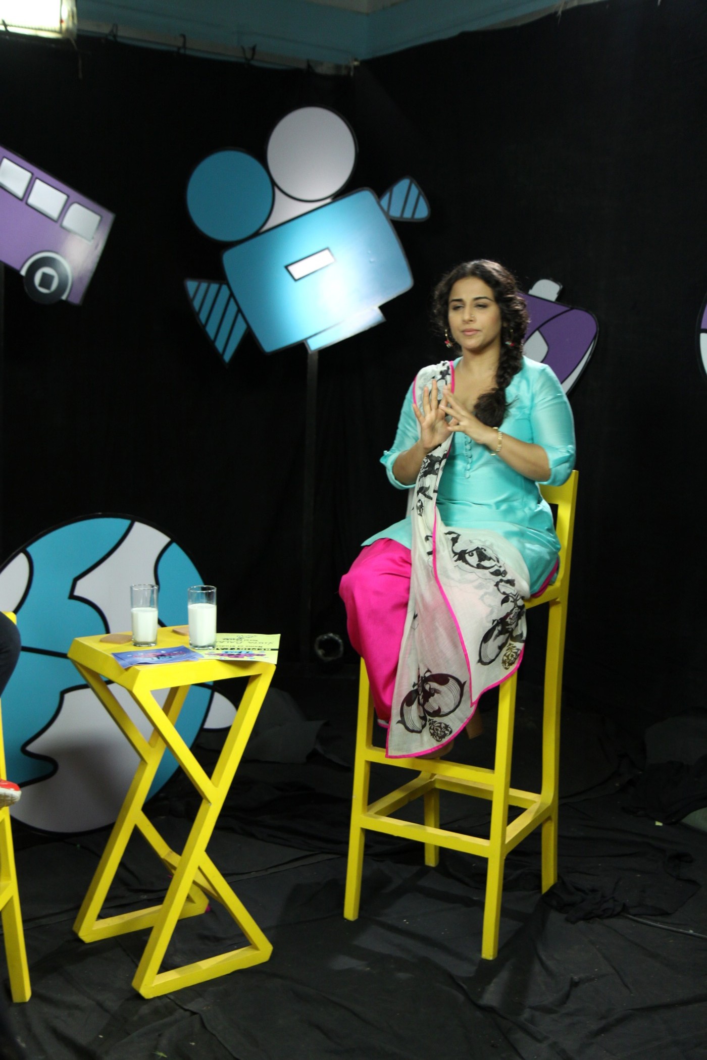 Vidya Balan Promoting Film Bobby Jasoos On Disney Show Captain Tiao
