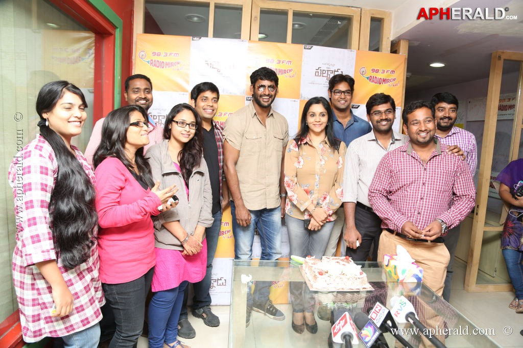 Vishal Promotes Palnadu at Radio Mirchi