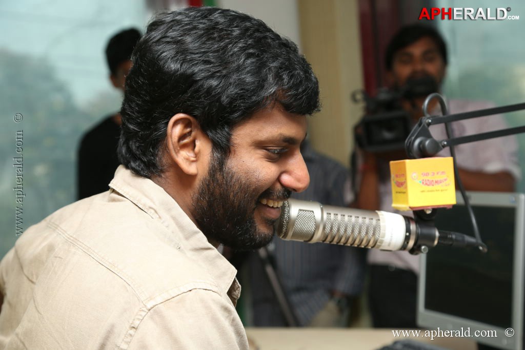 Vishal Promotes Palnadu at Radio Mirchi