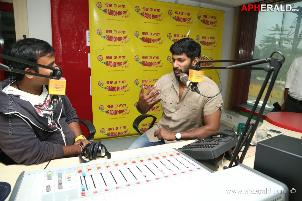 Vishal Promotes Palnadu at Radio Mirchi