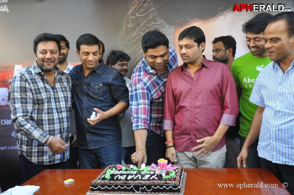 Yevadu Grand Success Meet