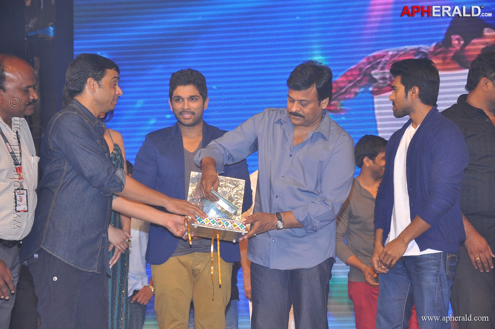 Yevadu Movie Audio Launch 04