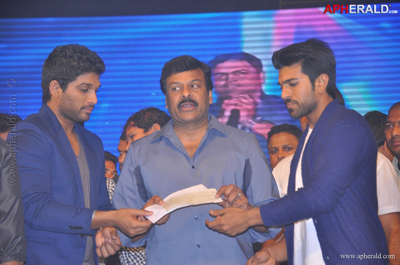 Yevadu Movie Audio Launch 04