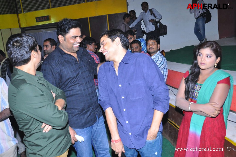 Yevadu Movie Trailer Launch