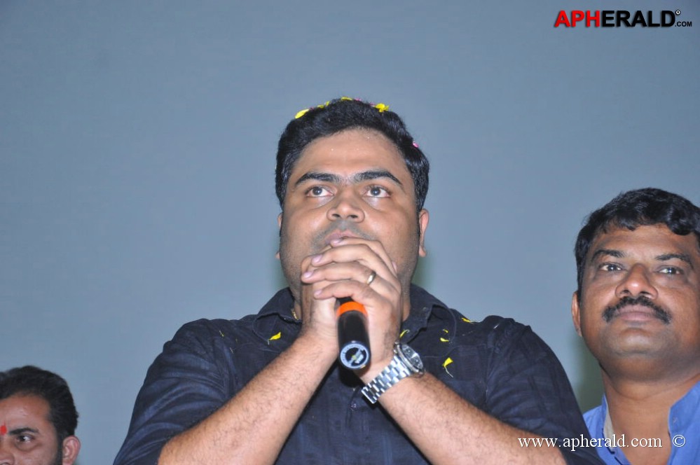 Yevadu Movie Trailer Launch