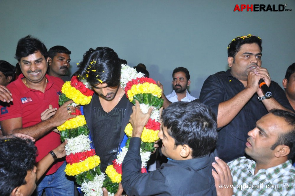 Yevadu Movie Trailer Launch