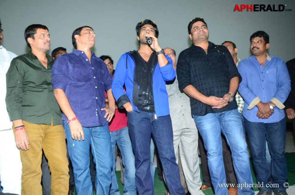 Yevadu Movie Trailer Launch