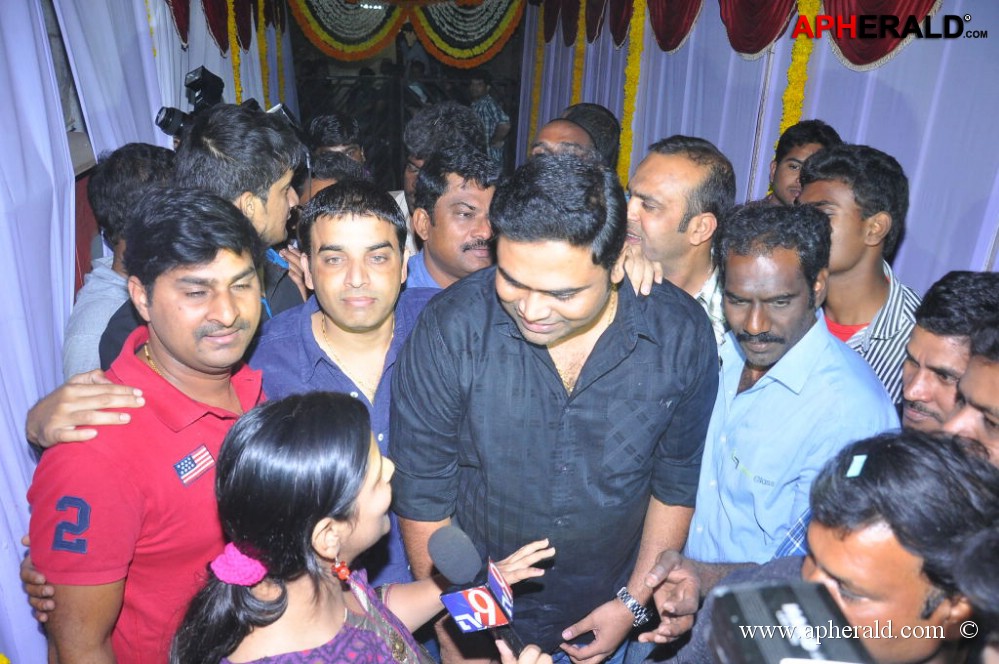 Yevadu Movie Trailer Launch