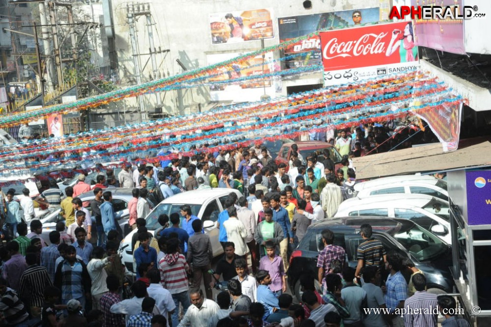 Yevadu Release Hungama at Hyd