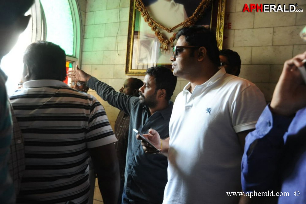 Yevadu Release Hungama at Hyd