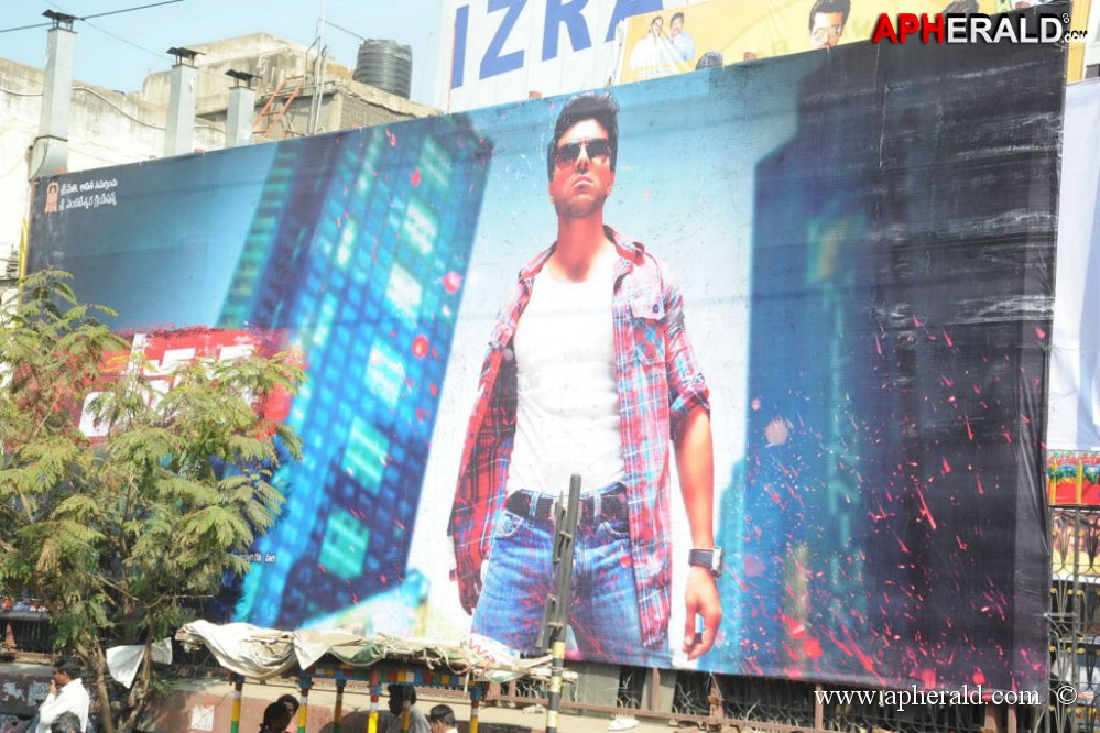Yevadu Release Hungama at Hyd