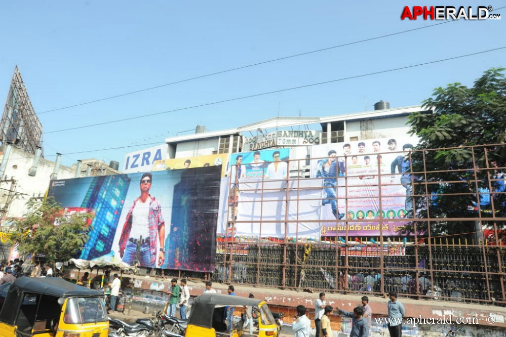 Yevadu Release Hungama at Hyd