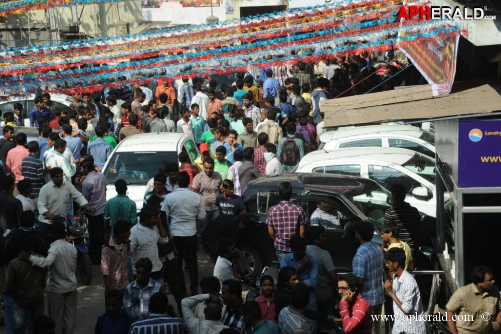 Yevadu Release Hungama at Hyd