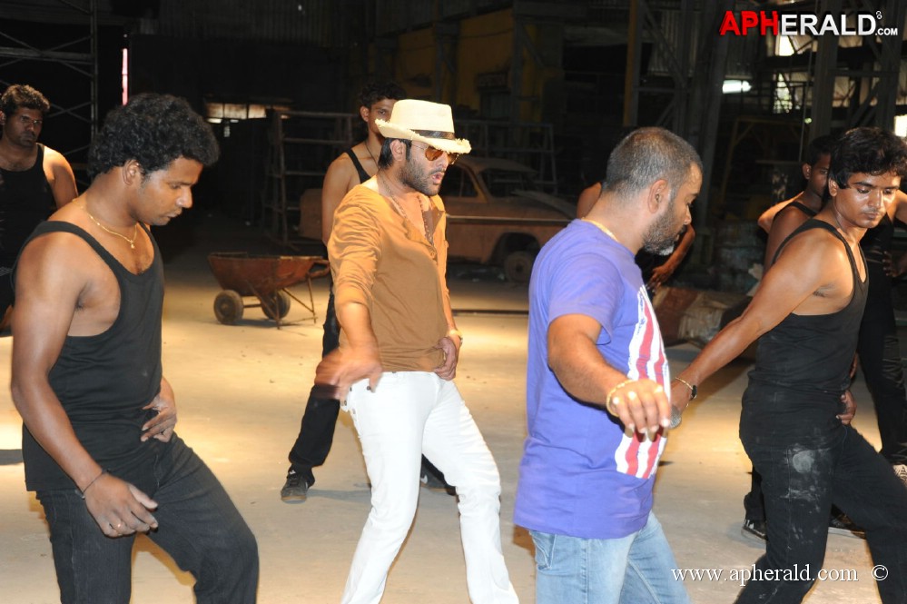 Yuddam On Loacation Pics