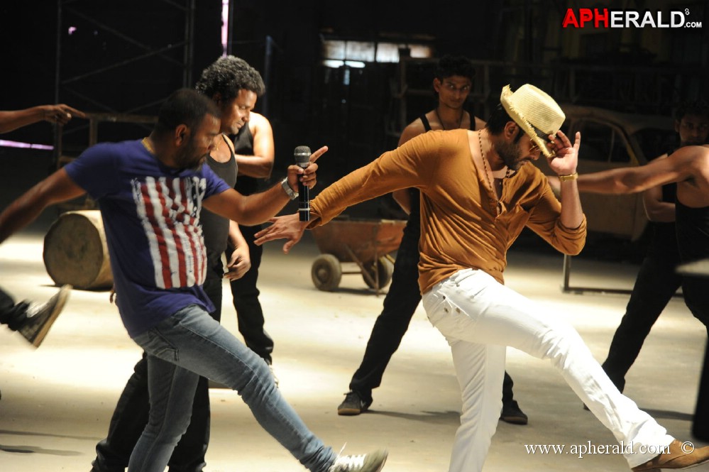 Yuddam On Loacation Pics