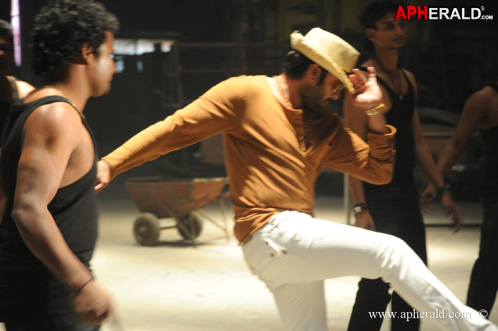 Yuddam On Loacation Pics