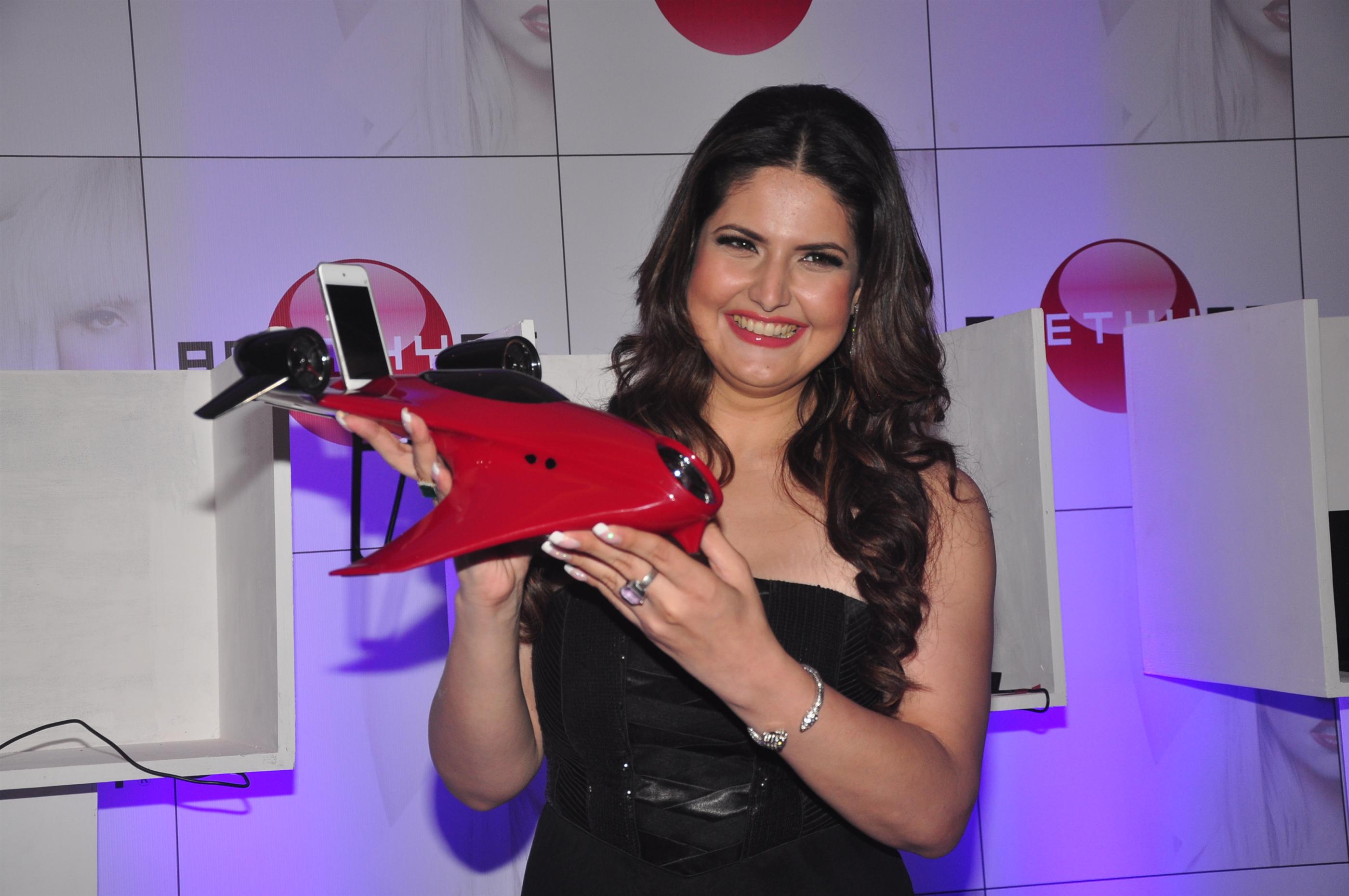 Zarine Khan Launch Amethyst Bluetooth Speakers