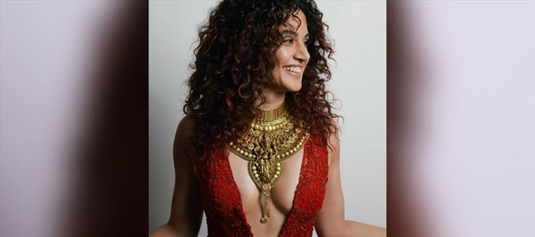 10 Hot Photos - Taapsee TWO MUCH EXPOSURE...!