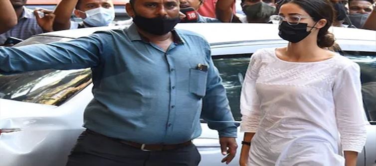 मुंबई ड्रग्स मामला: आर्यन से बातचीत पर अनन्या पांडे से पूछताछ; फोन, लैपटॉप जब्त