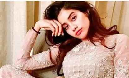 লকডাউনে নাচের তালে জাহ্নবী কাপুর