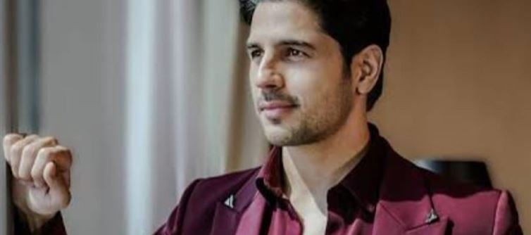 KBC 17: Sidharth Malhotra’s Sweet Fan Moment, Amitabh Bachchan Cracks Up ..!?