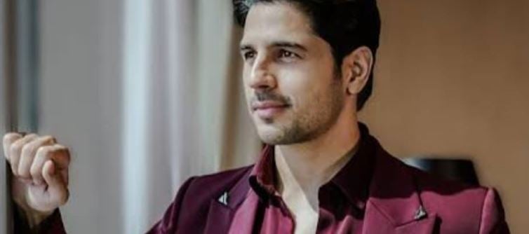 KBC 17: Sidharth Malhotra’s Sweet Fan Moment, Amitabh Bachchan Cracks Up ..?