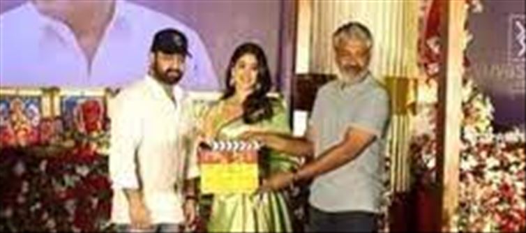 Rajamouli clapped & started Jr NTR's movie..!?