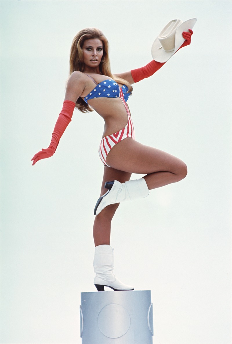 10 HOT Celebrities In The American Colours