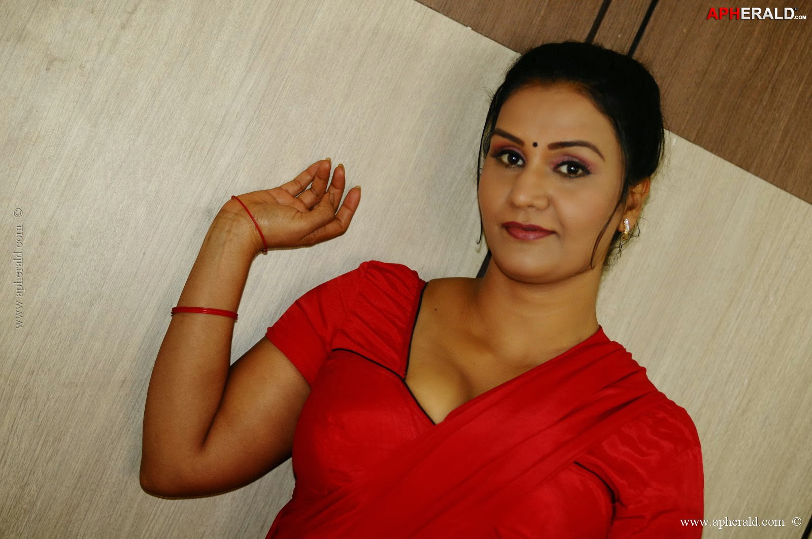 Aapoorva Hot Photos