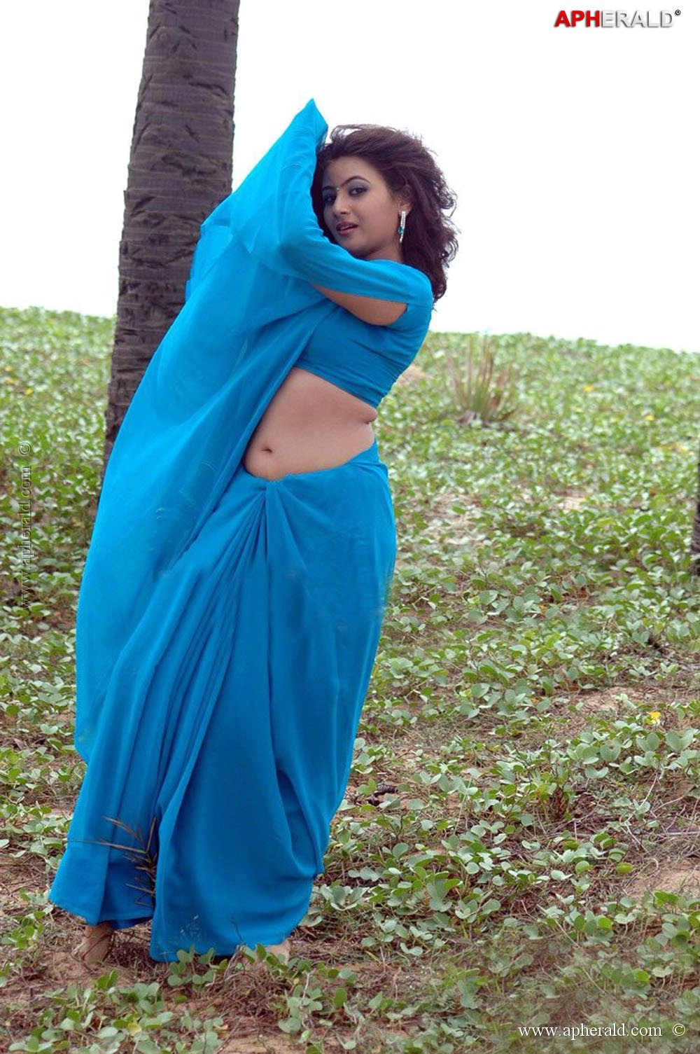 Aarthi Khaitan Hot Navel Stills