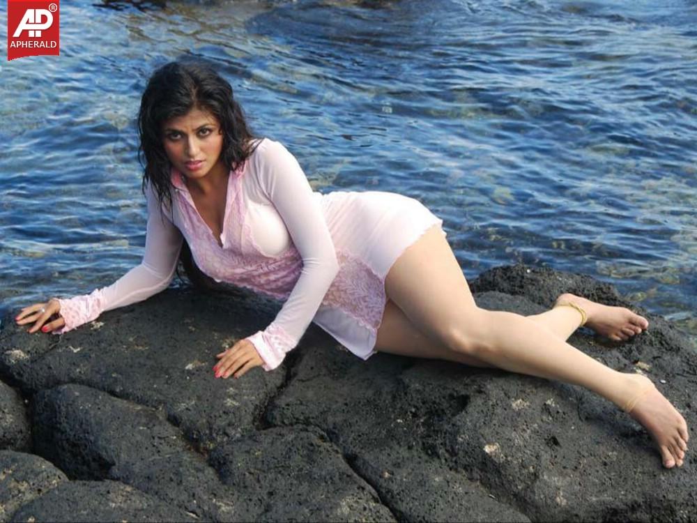 Aarthi Puri Unseen Hot stiils