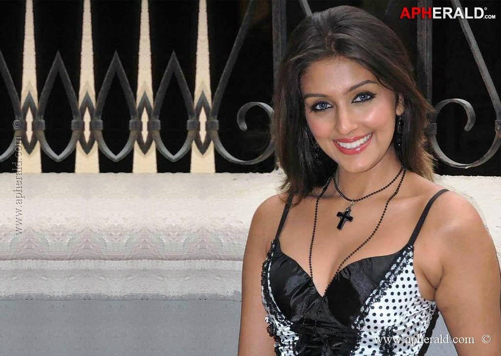 Aarti Chhabria Hot Photos