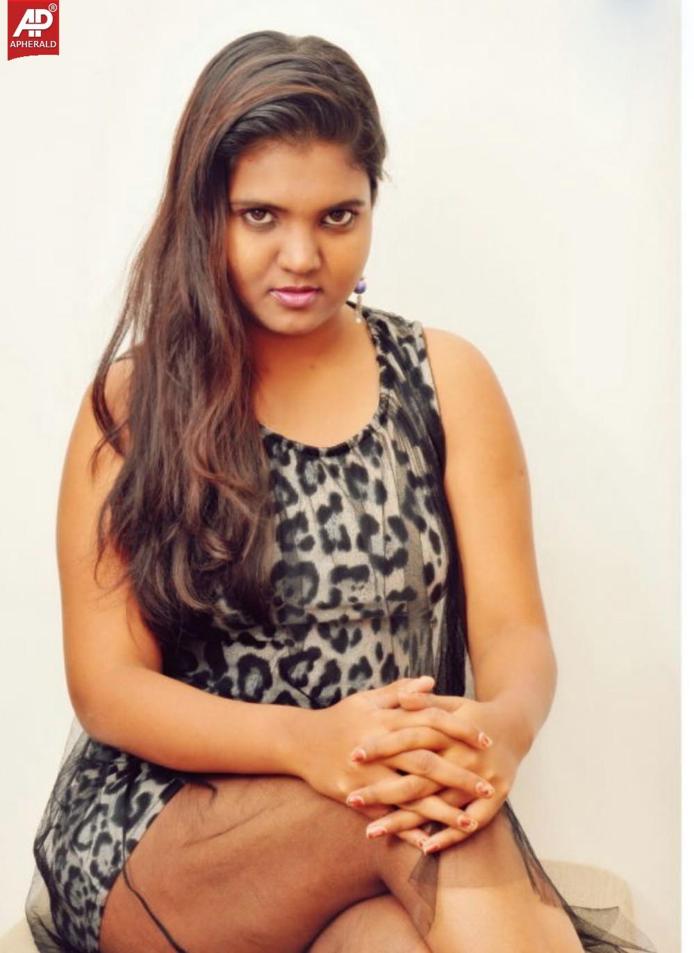 Aashi Hot n Sexy Photoshoot