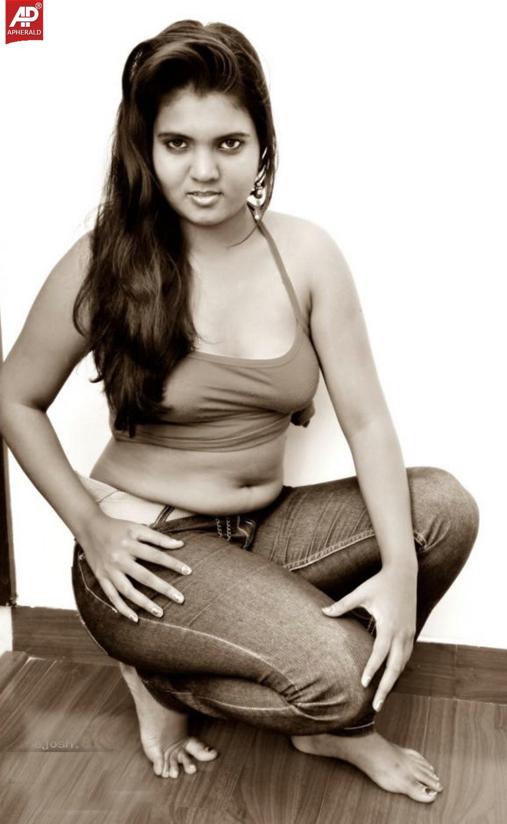 Aashi Hot n Sexy Photoshoot