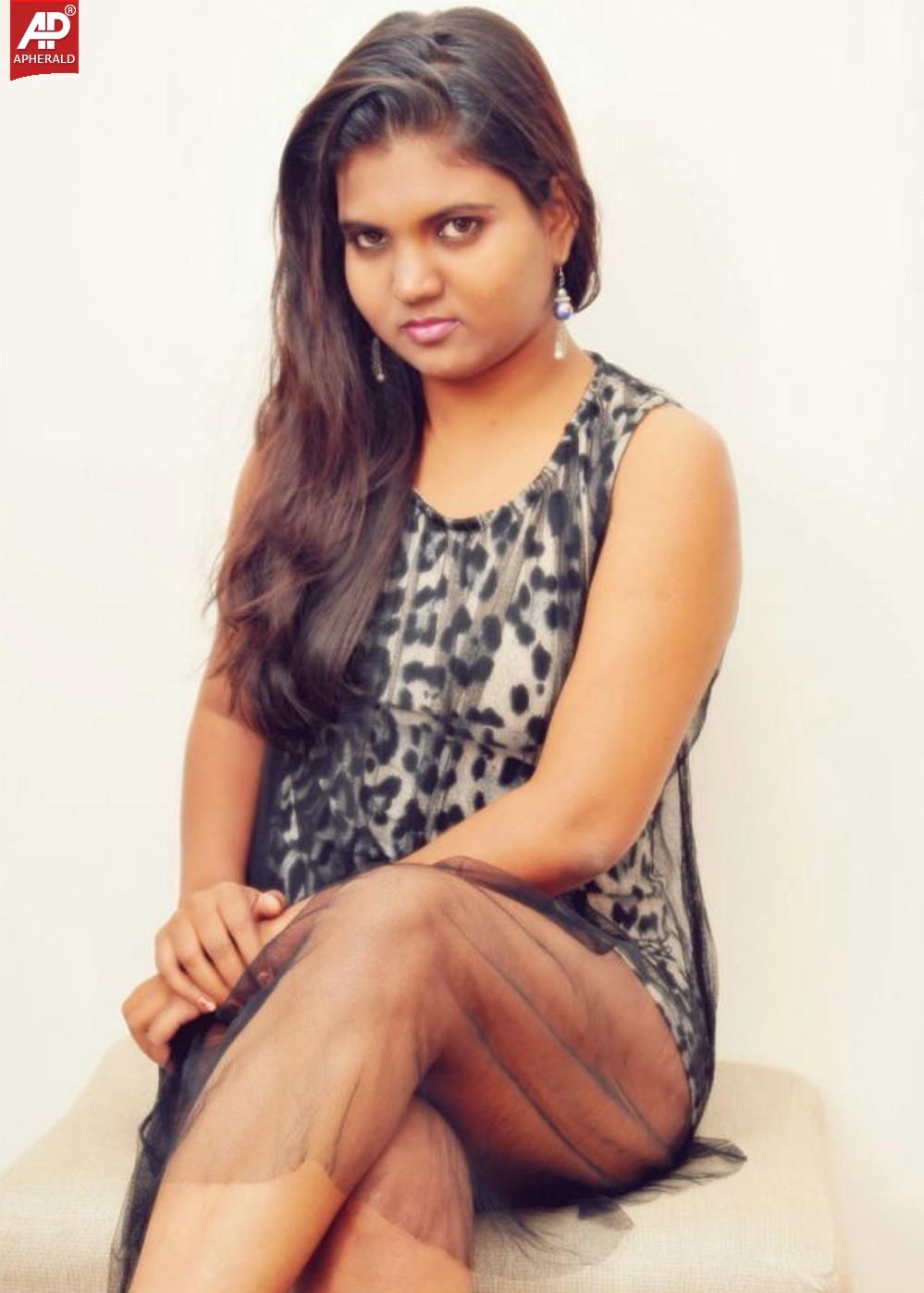 Aashi Hot n Sexy Photoshoot
