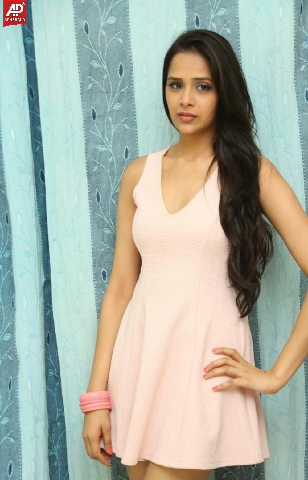 Abha Singhal Latest Spicy Photos