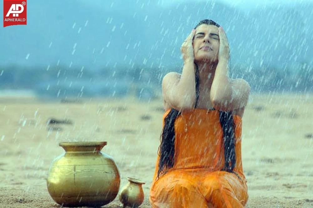 Actress Archana Wet Hot Photos