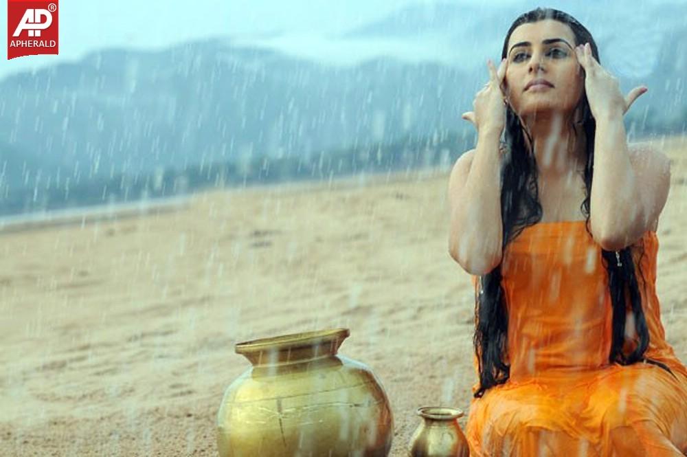 Actress Archana Wet Hot Photos