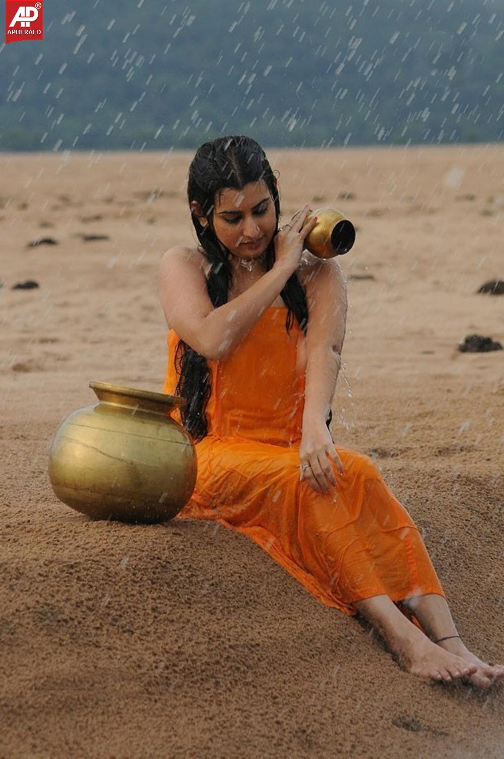 Actress Archana Wet Hot Photos