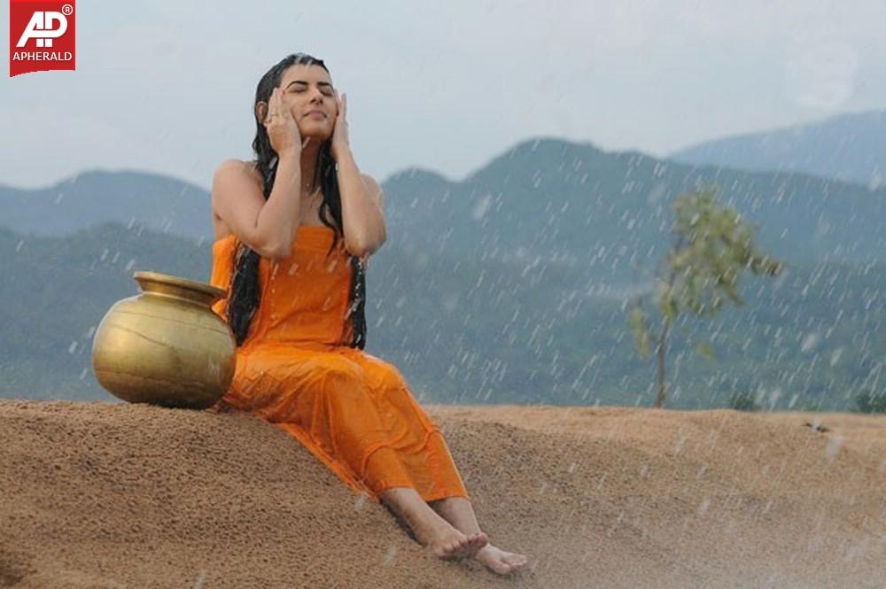 Actress Archana Wet Hot Photos