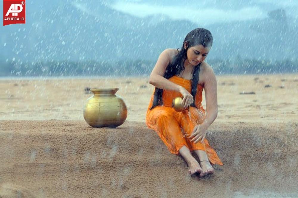 Actress Archana Wet Hot Photos