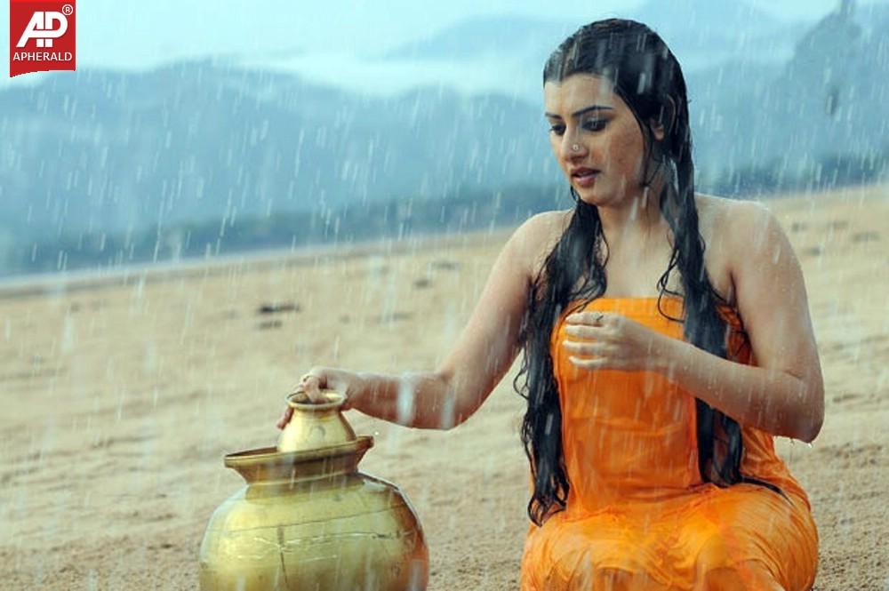 Actress Archana Wet Hot Photos