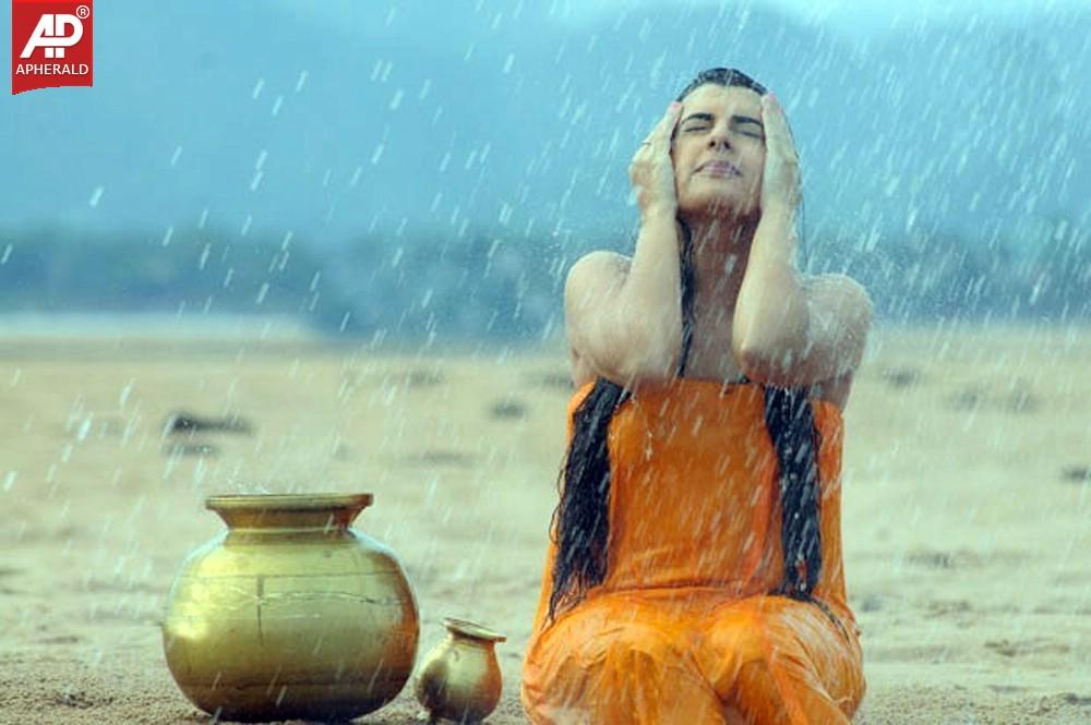 Actress Archana Wet Hot Photos