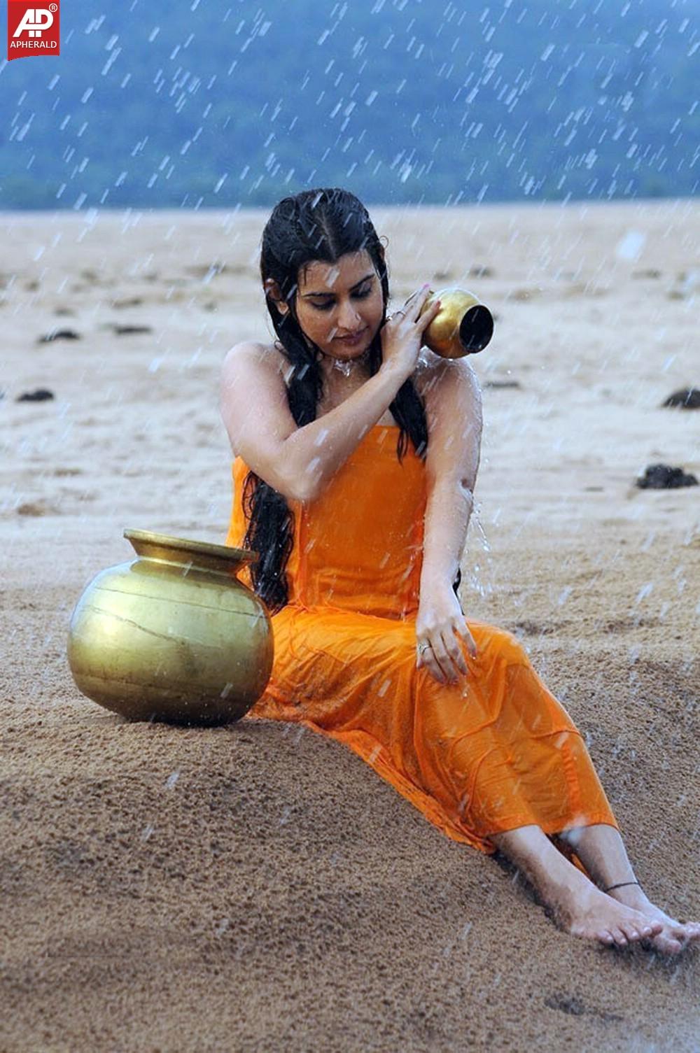 Actress Archana Wet Hot Photos