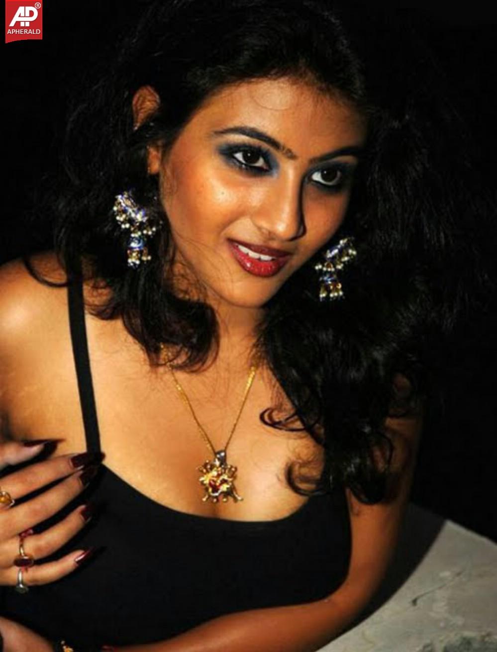 Actress Hot Navel n Cleavage Show