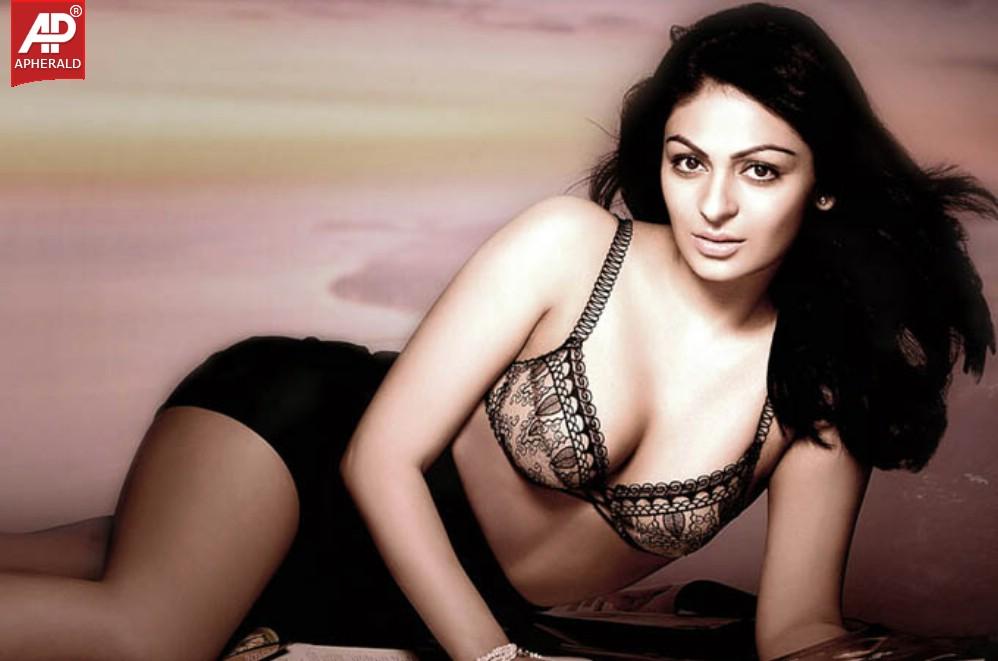 Actress Hot Navel Show
