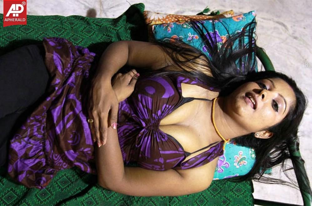 Actress Hot Navel Show