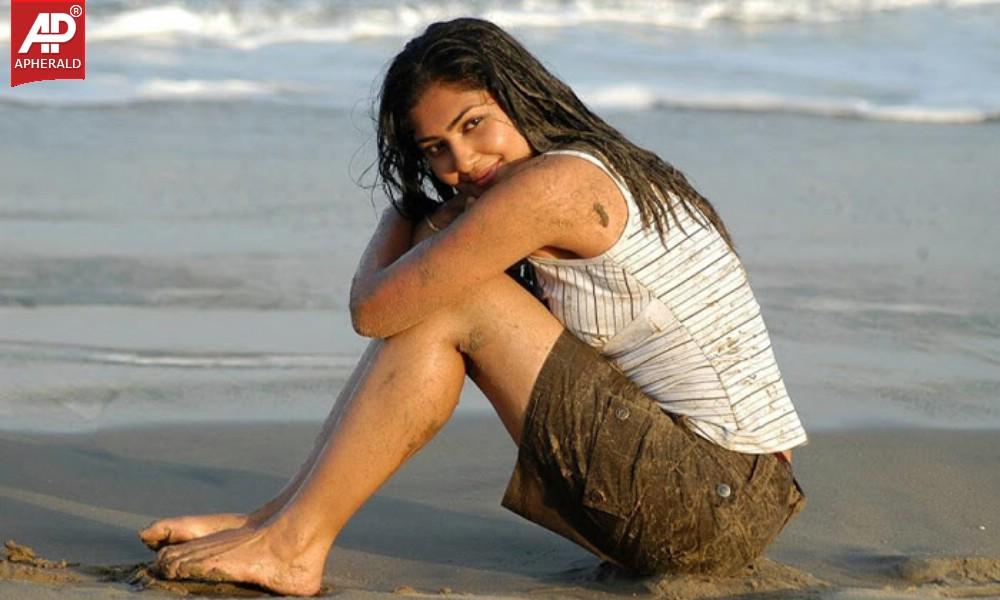 Actress Kamalinee Mukherji Spicy Pics