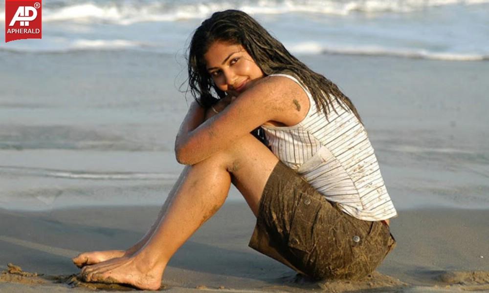 Actress Kamalinee Mukherji Spicy Pics